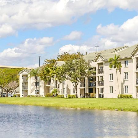 Stunning Centrally Located Apartments At New River Cove In South Florida フォート・ローダーデール エクステリア 写真