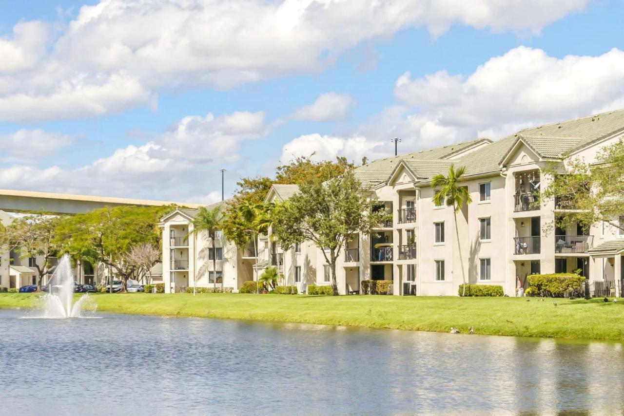 Stunning Centrally Located Apartments At New River Cove In South Florida フォート・ローダーデール エクステリア 写真