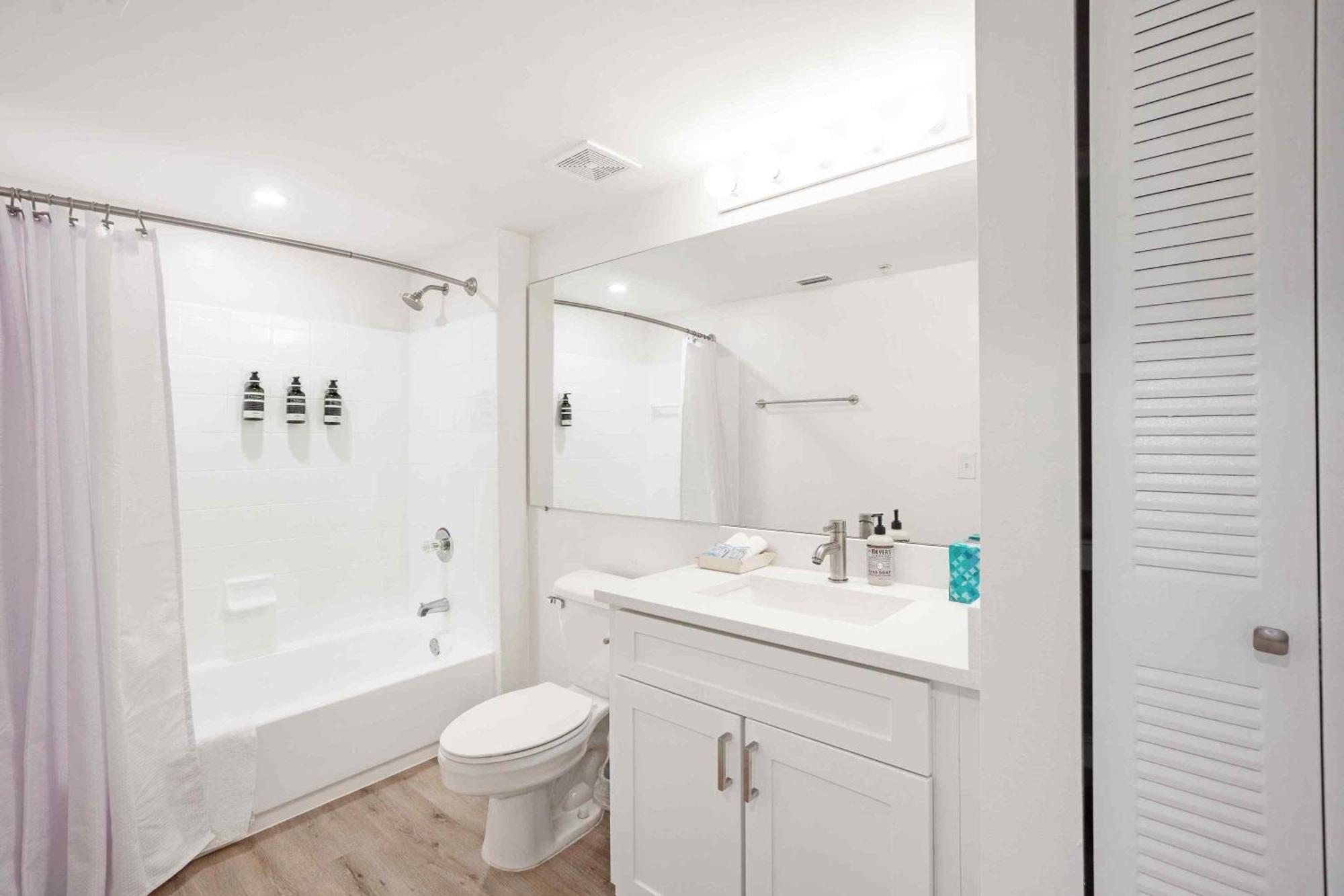 Stunning Centrally Located Apartments At New River Cove In South Florida フォート・ローダーデール エクステリア 写真
