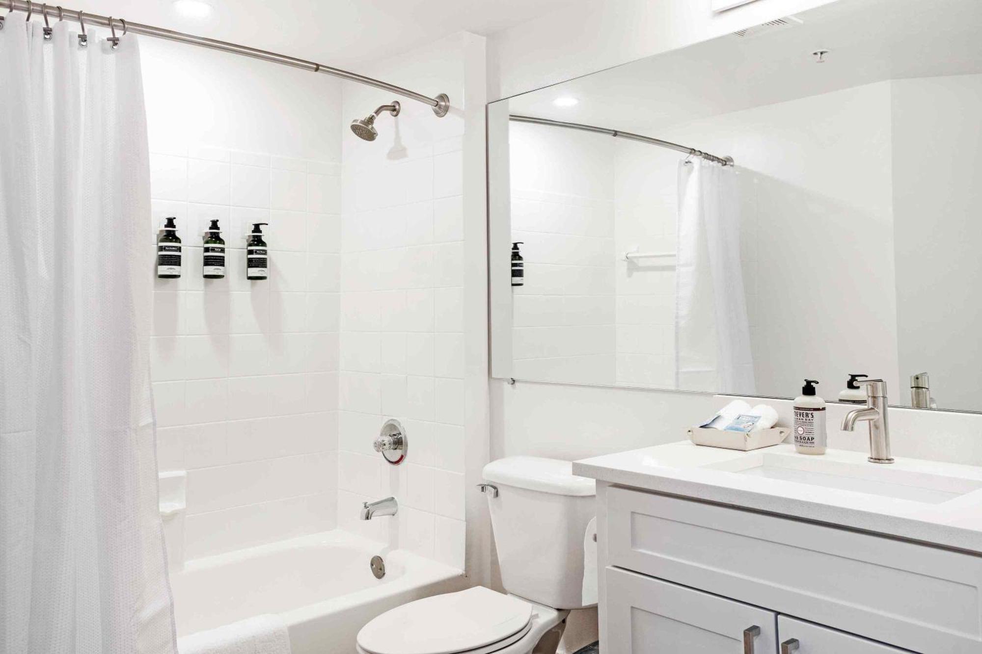 Stunning Centrally Located Apartments At New River Cove In South Florida フォート・ローダーデール エクステリア 写真